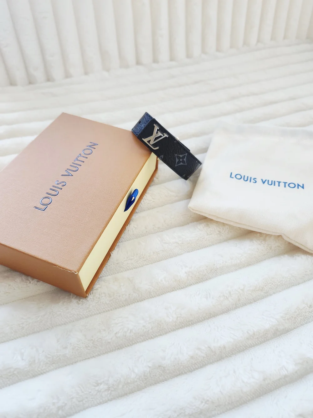 Louis Vuitton LV Slim Bracelet Monogram Eclipse Silver LV Size 21